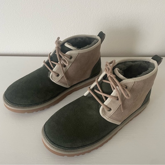 NWOT Men’sUGGSNeumel ChukkaLeather Boots - size 10